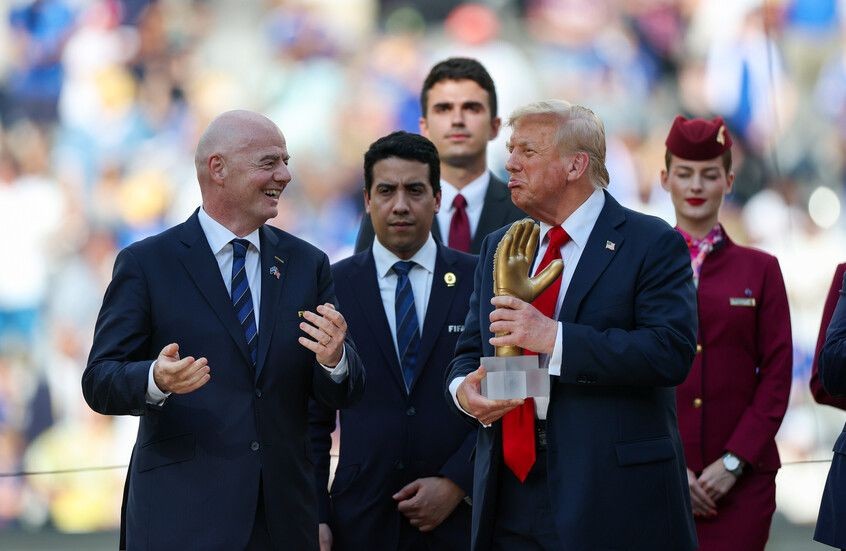 "أنا أحتفل معكم!": ترامب يقتحم تتويج تشيلسي ويصدم إنفانتينو واللاعبين